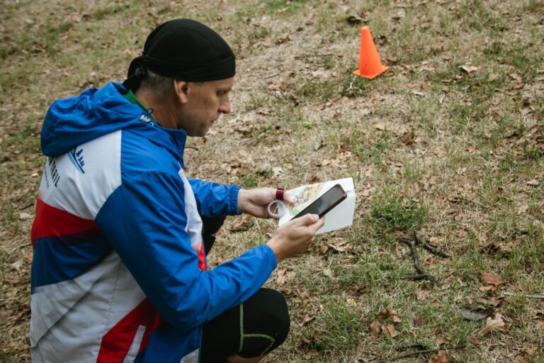Mobile Orienteering in the O SIGN Project: real-time teamwork, strategy, and action